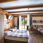 Osrodek Wypoczynkowy Bernadetta 3*