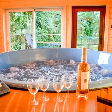 Osrodek Wypoczynkowy Bernadetta 3*